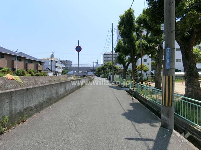 敷地東側の前面道路