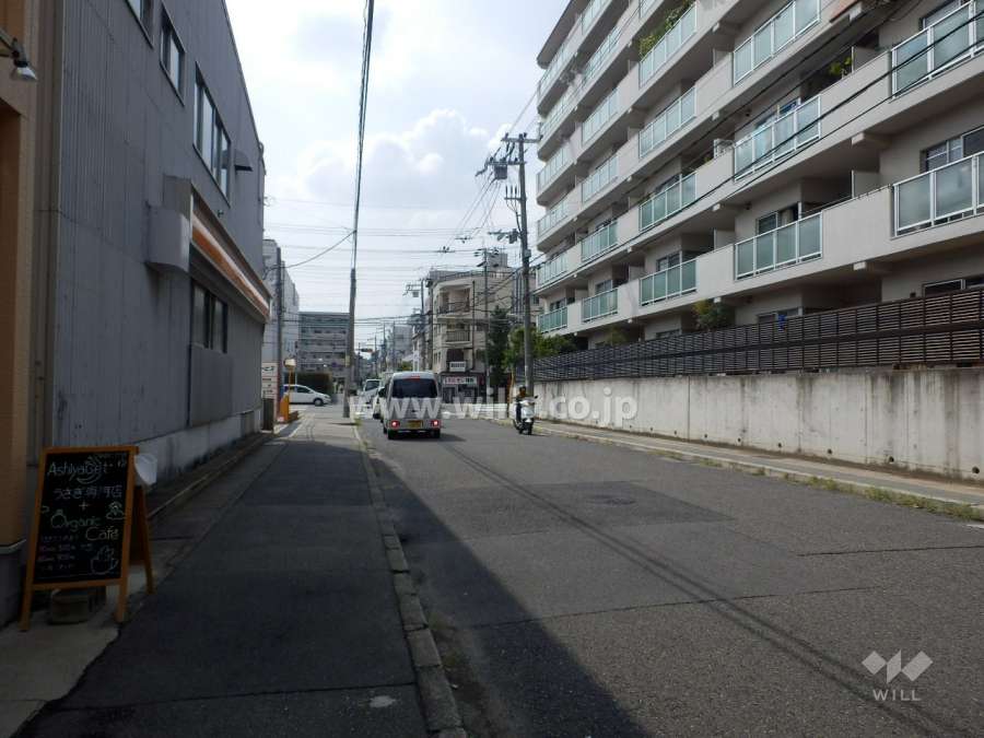 敷地南側の前面道路