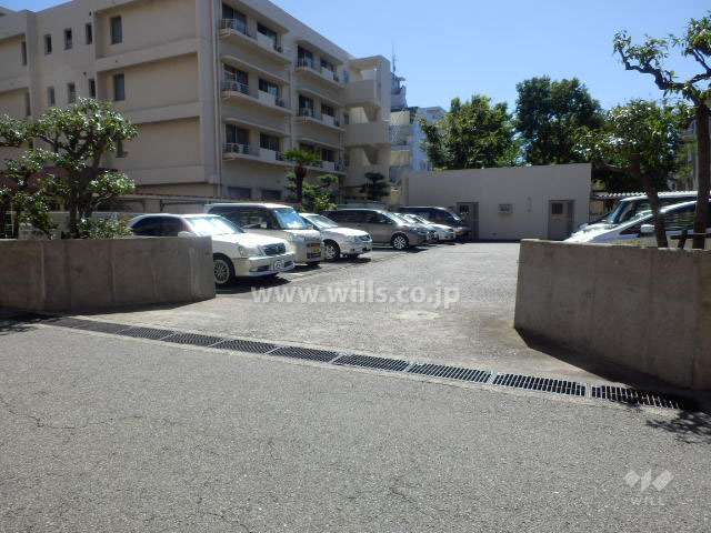 駐車場出入り口