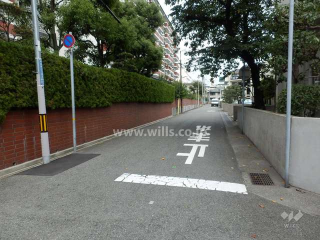 敷地南側の前面道路