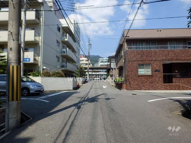 敷地東側の前面道路
