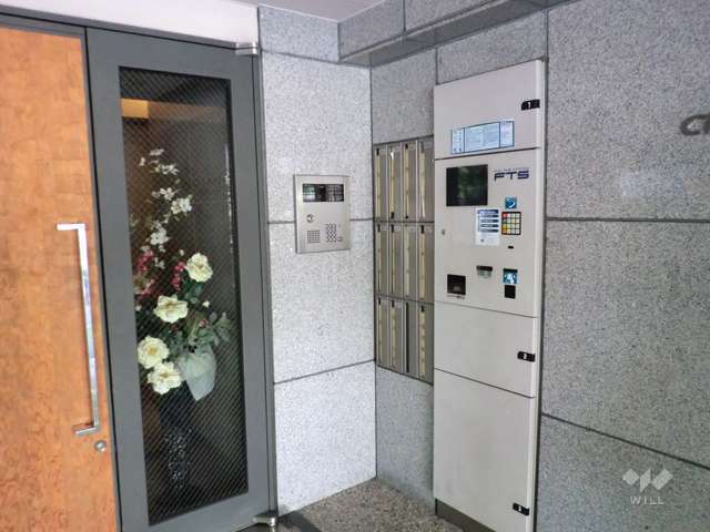 オートロック操作盤と宅配ボックス