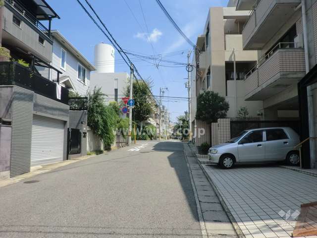 敷地北側の前面道路