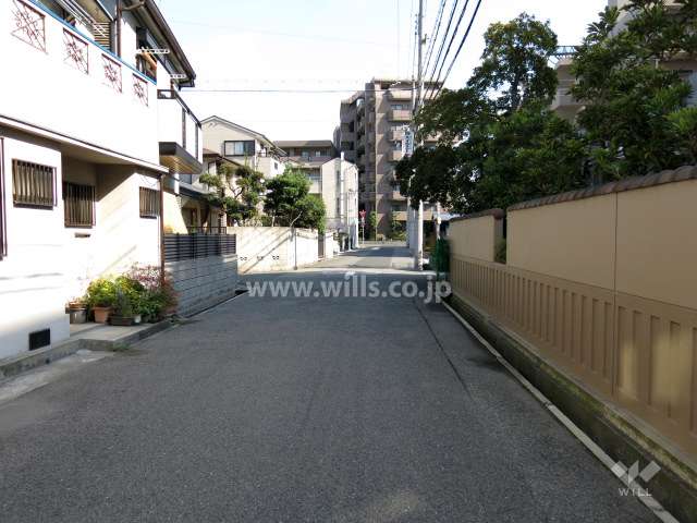 敷地北側の前面道路