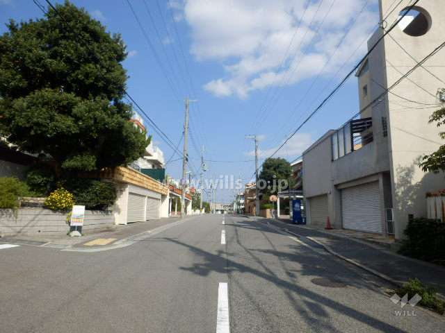 敷地南側の前面道路