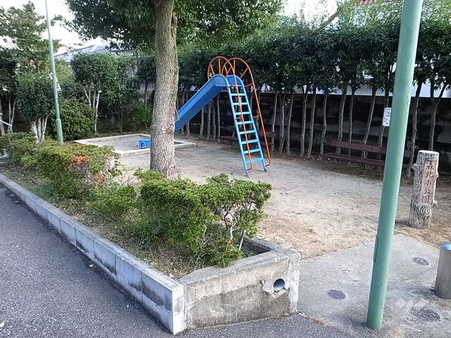 敷地に隣接する森北小公園