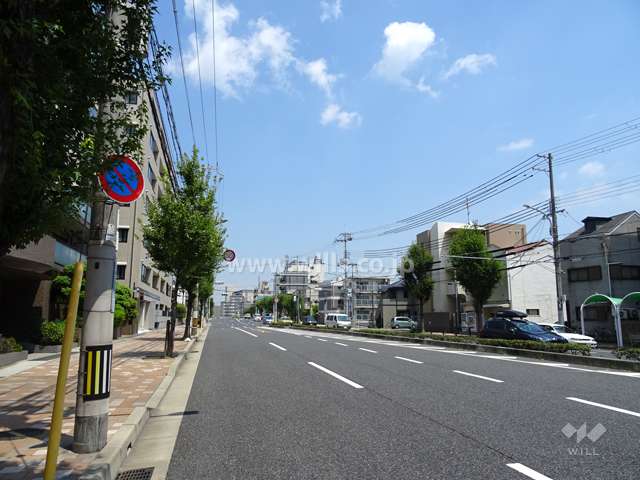 敷地南側の前面道路。山手幹線です。