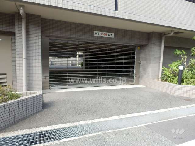 駐車場出入り口（リングシャッター付き）