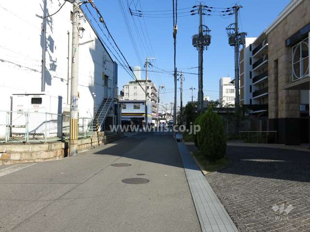 敷地北側の前面道路