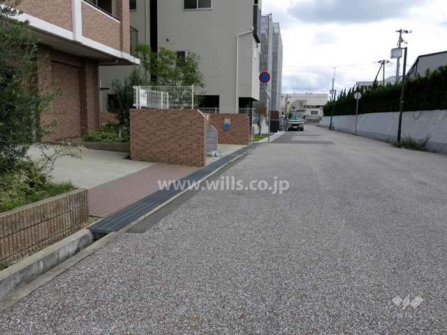 敷地南側の前面道路