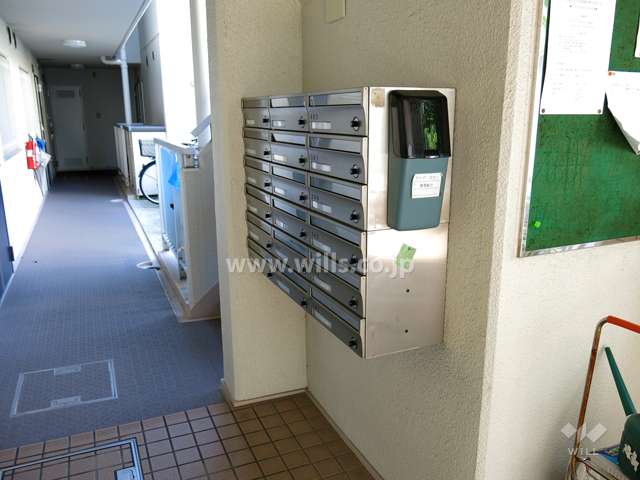 住戸入り口（共用ポスト）