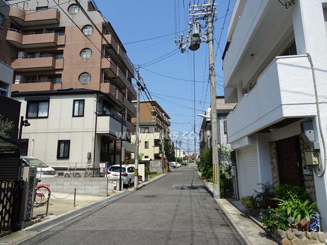 敷地南側の前面道路
