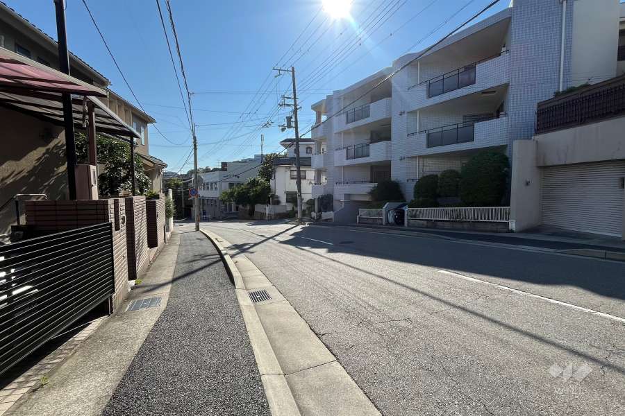 敷地南側の前面道路