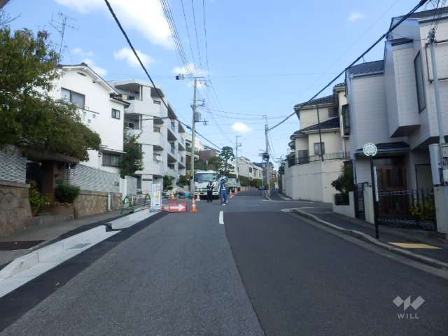 敷地南側の前面道路