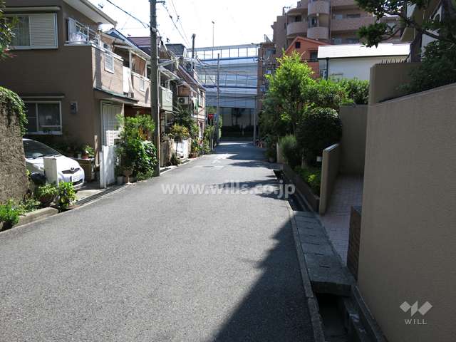 敷地東側の前面道路