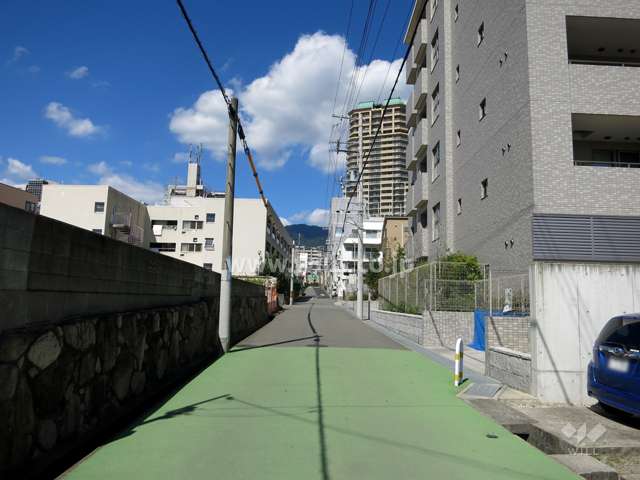 敷地南西側の前面道路