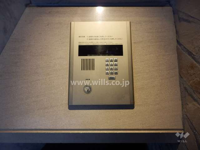 エントランスはオートロック付きです。