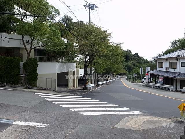 敷地南側の前面道路