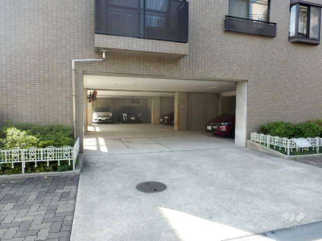 駐車場出入り口