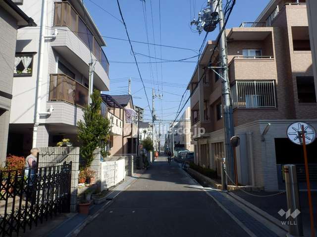 敷地北側の前面道路