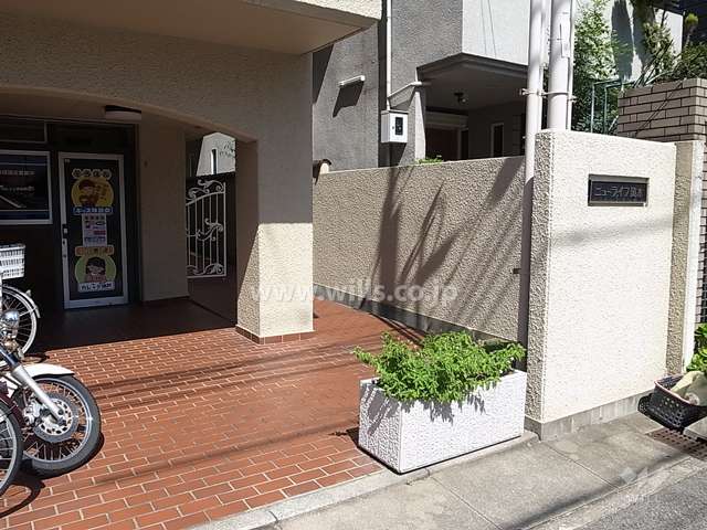 敷地入り口