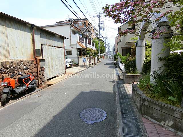 敷地北側の前面道路