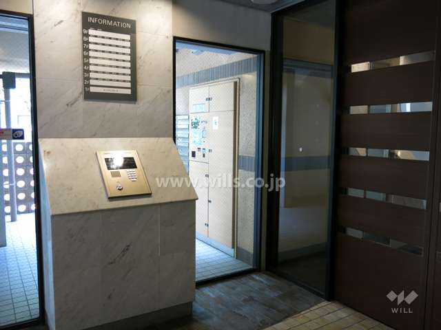 エントランスはオートロック付きです。