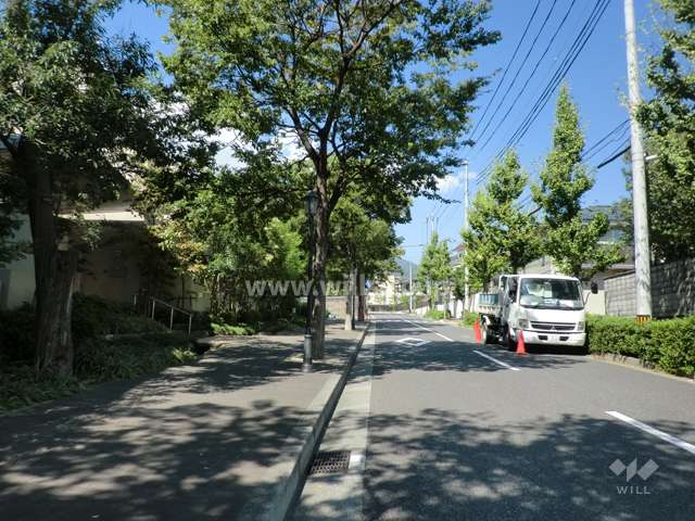 敷地東側の前面道路