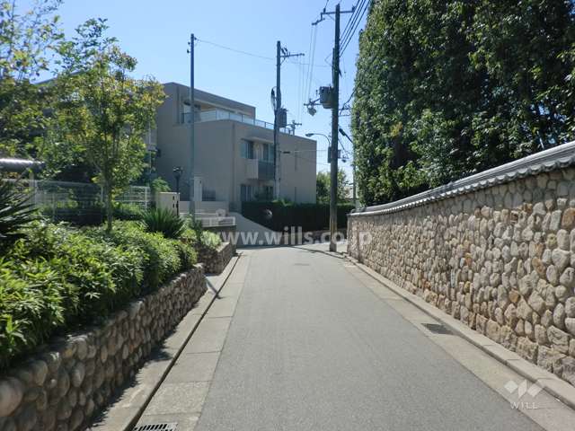 敷地北側の前面道路