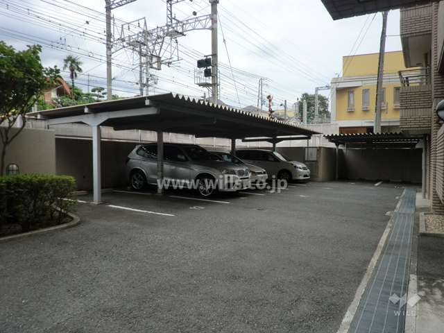 敷地内駐車場（屋根付き平面式）