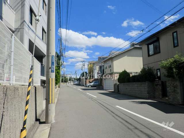 敷地南側の前面道路