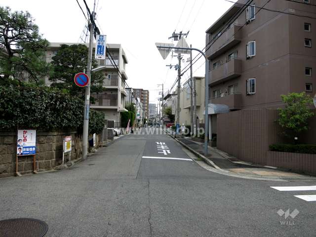 敷地北側の前面道路