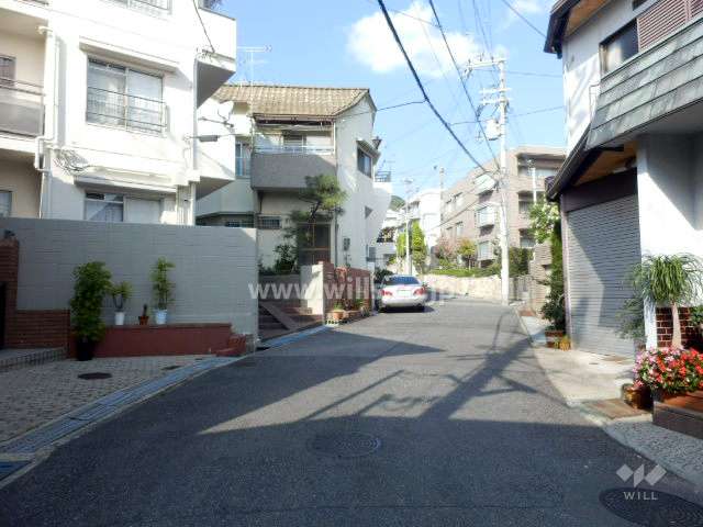 敷地東側の前面道路
