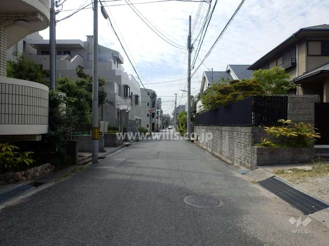敷地北側の前面道路