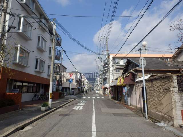 敷地東側の前面道路
