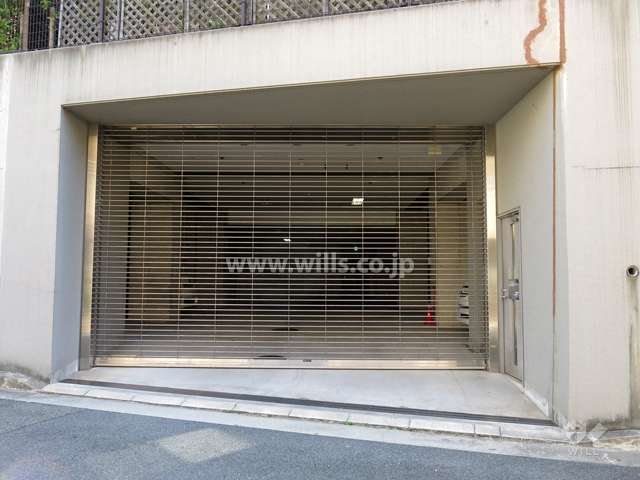 駐車場出入り口（リングシャッター付き）