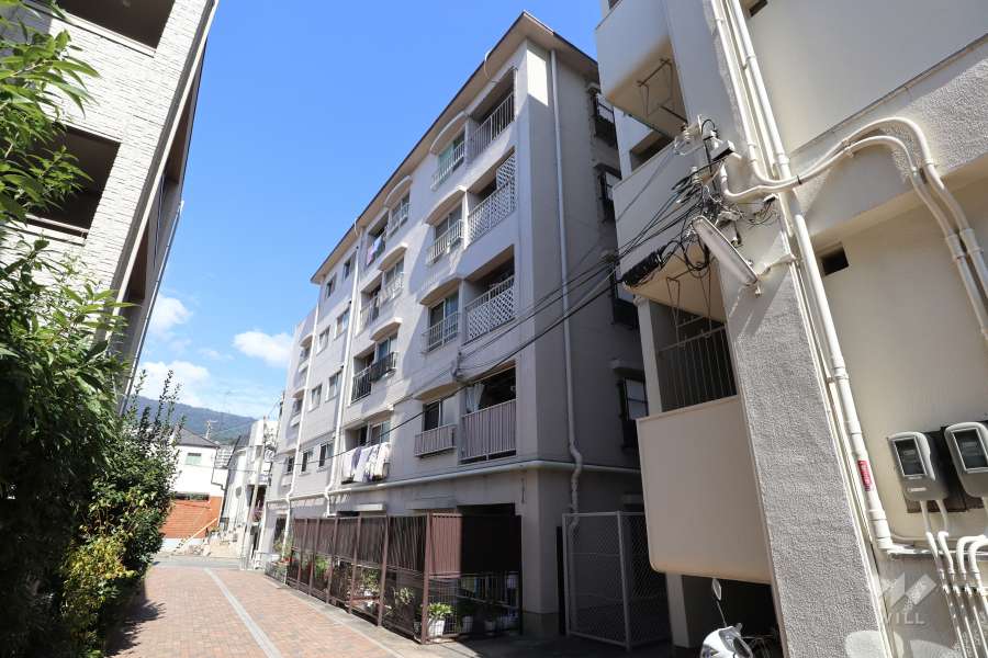 ハローマンション本山の外観（南西側から）