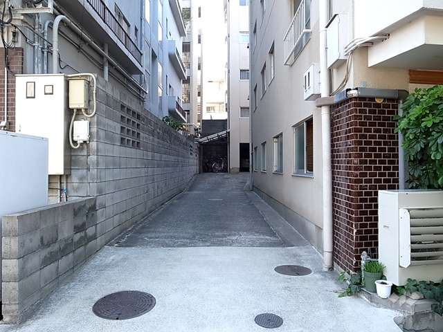 駐車場出入り口