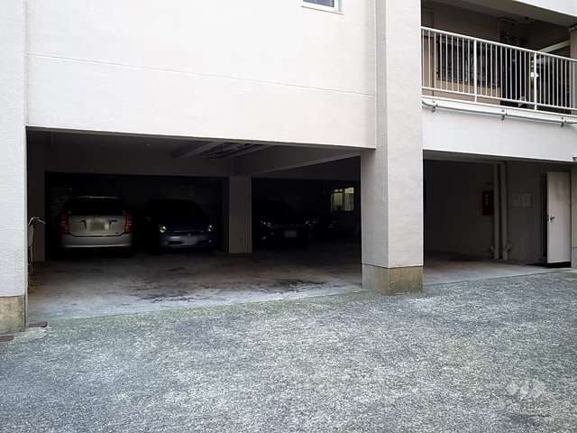 敷地内駐車場（屋内平面式）