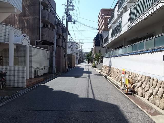 敷地北側の前面道路