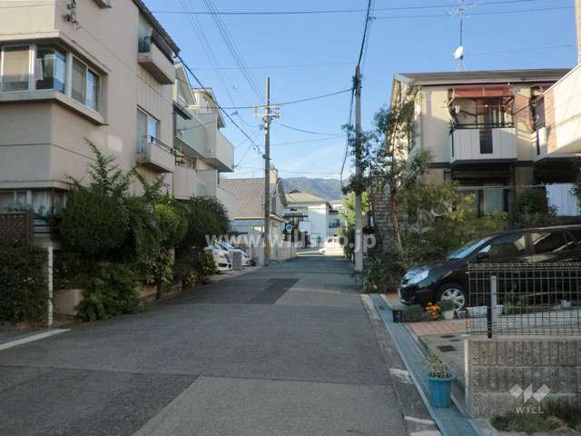 敷地東側の前面道路