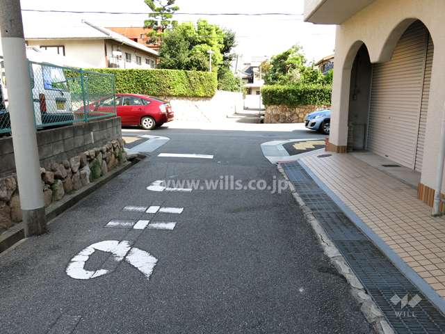 敷地北側の前面道路