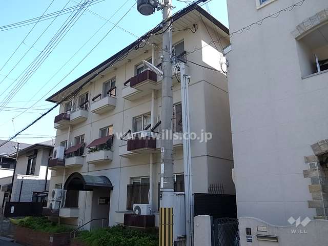 ファミーユ岡本の外観（北西側から）