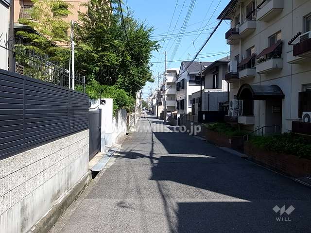 敷地北側の前面道路
