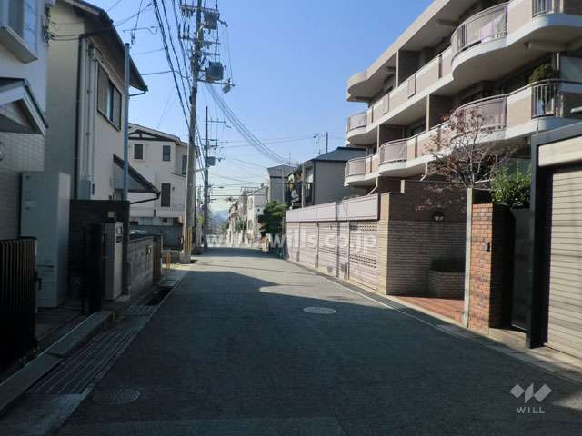 敷地南側の前面道路