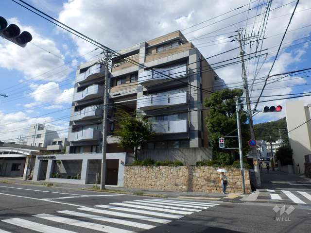 ファミールグラン岡本の外観（南東側から）