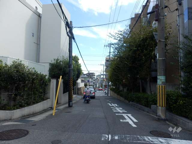 敷地東側の前面道路