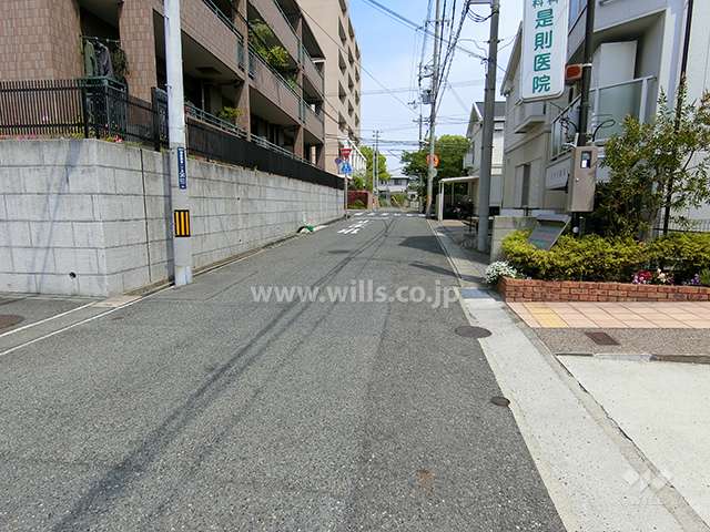 敷地南側の前面道路