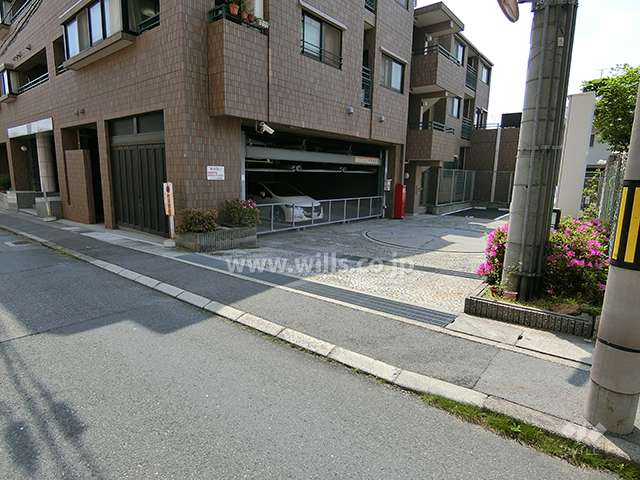 駐車場出入り口