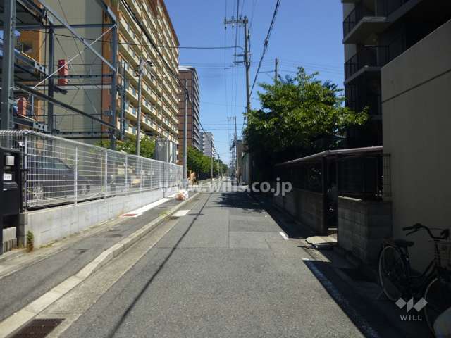 敷地北側の前面道路